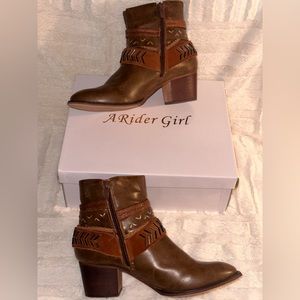 A Rider Girl NEW IN BOX Western Booties Sz 8.. MAKE AN OFFER